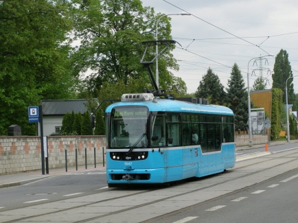 VarioLF ev. �. 1347 proj�d� na lince �. 14 okolo zast�vky Kun�i�ky, kostel | 9. kv�tna 2026 | Martin Ve�e�a